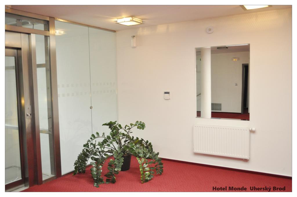 Hotel Monde Uherský Brod エクステリア 写真
