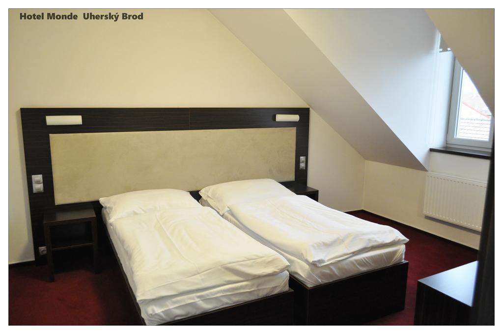 Hotel Monde Uherský Brod エクステリア 写真