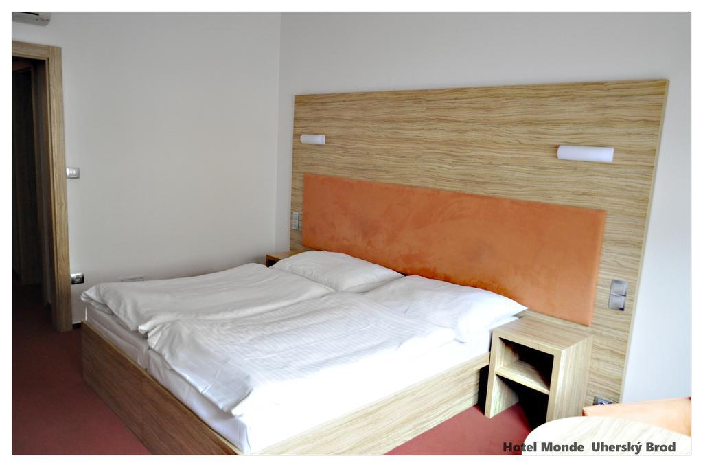 Hotel Monde Uherský Brod エクステリア 写真