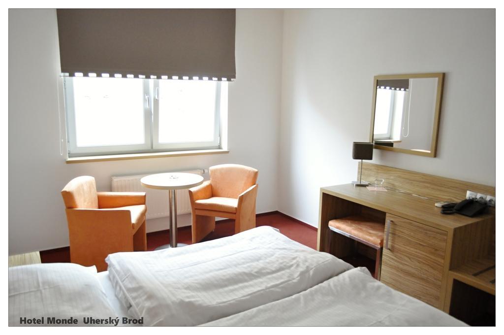 Hotel Monde Uherský Brod エクステリア 写真