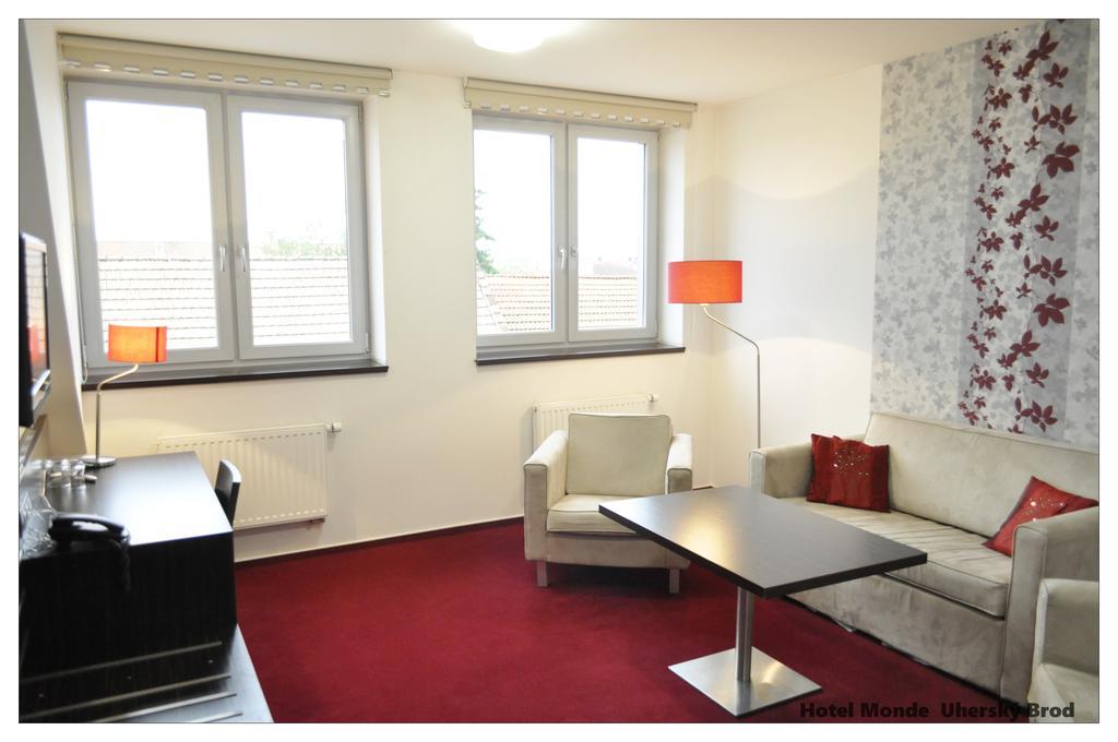 Hotel Monde Uherský Brod エクステリア 写真