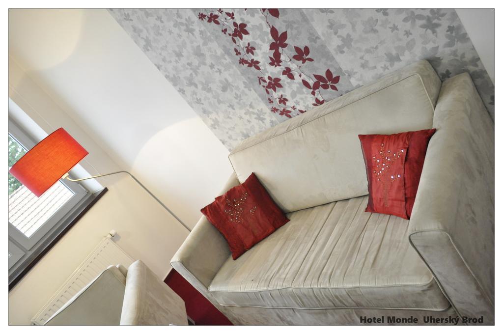 Hotel Monde Uherský Brod エクステリア 写真