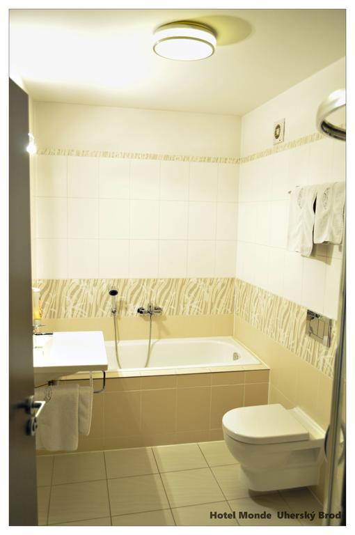Hotel Monde Uherský Brod エクステリア 写真