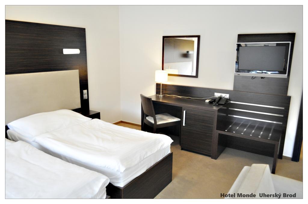 Hotel Monde Uherský Brod エクステリア 写真