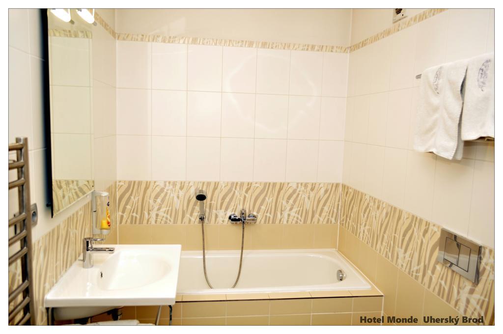Hotel Monde Uherský Brod エクステリア 写真