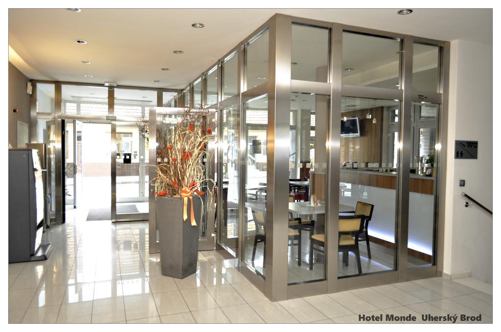 Hotel Monde Uherský Brod エクステリア 写真
