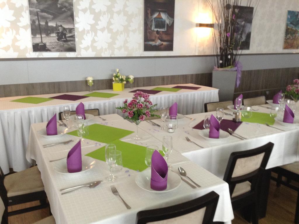 Hotel Monde Uherský Brod エクステリア 写真