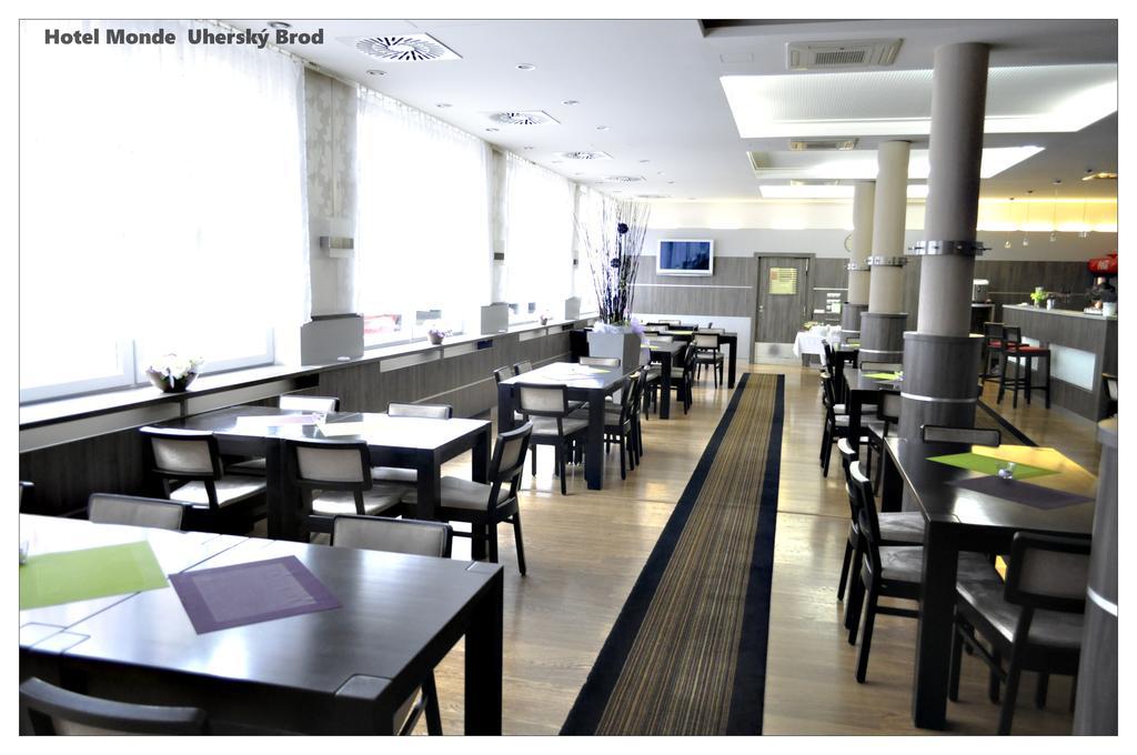 Hotel Monde Uherský Brod エクステリア 写真